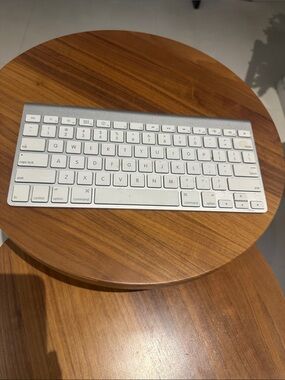 Apple White and Silver Wireless Bluetooth Keyboard
